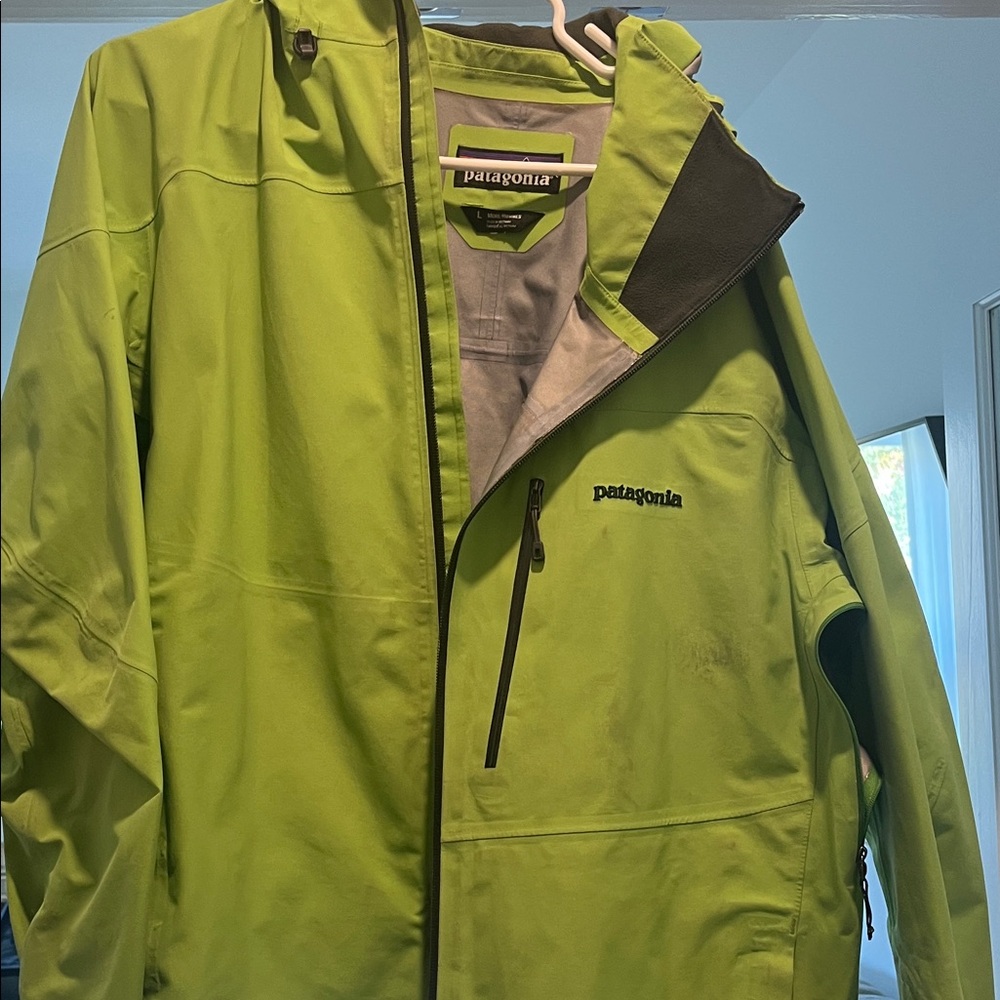 Patagonia Men's Lime Green Raincoat